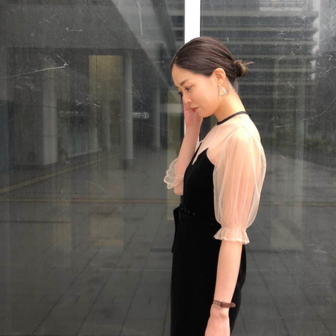 Ameri VINTAGE LUMINE SHINJUKUさんのインスタグラム写真 - (Ameri VINTAGE LUMINE SHINJUKUInstagram)「PICK UP ITEM❤︎ . . 大大大人気のドレスが 新宿のみ再入荷しております‼︎ . ☎️店舗通販も承っておりますので、 買い逃してしまった方は是非お電話にてお問い合わせくださいませ . . TULLE SLEEVE TIGHT DRESS BLACK S/M ￥17,500 +tax . @aym__319 174cm . . #ameri #amerivintage #dress #ドレス #お呼ばれコーデ ＃オケージョンコーデ #チュールドレス #結婚式コーデ #shinjuku #lumine2 #tokyo」3月8日 14時47分 - ameri_shinjuku