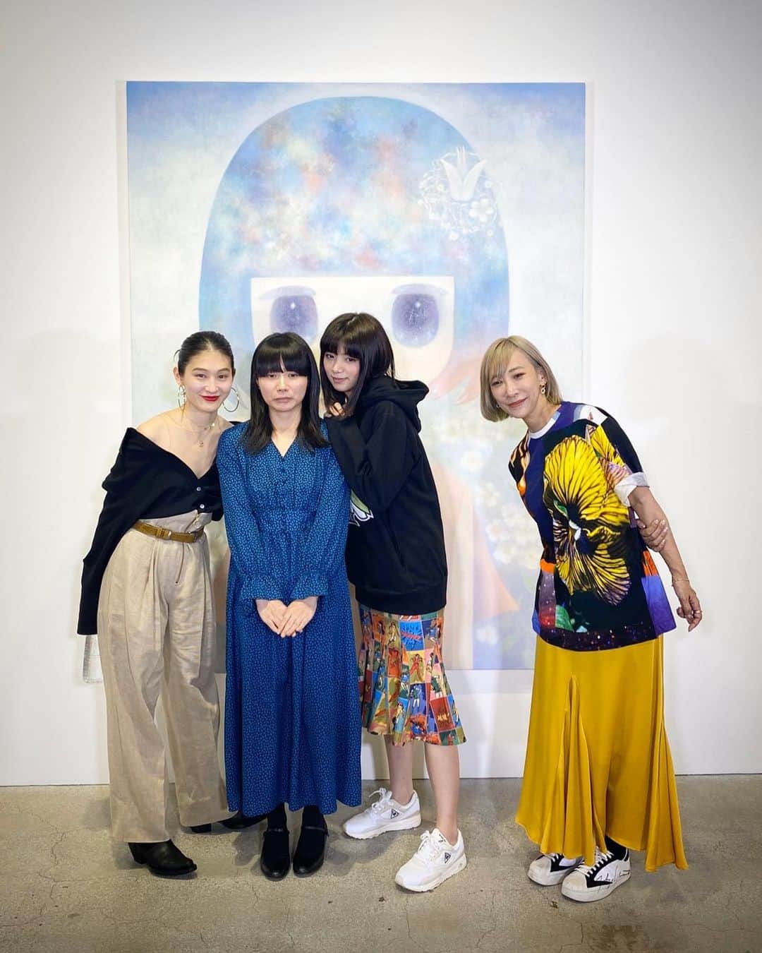 村上隆さんのインスタグラム写真 - (村上隆Instagram)「@ninagawamika  Her new film "Followers" on @netflix are big hit Japan & Hong Kong now N.O.1！ In this film @ob0o0 art piece is a very important things.  Last night we had a talk live to instergram TV w this move‘s cast @elaiza_ikd & @kom_i_jp & Ninagawa_san ob_chan & me. @kaikaikikigallery will have a @ob0o0 show. Please come to see her exhibition until 24th March.🙇‍♂️ photo: @chiaki_kasahara_」3月8日 14時49分 - takashipom