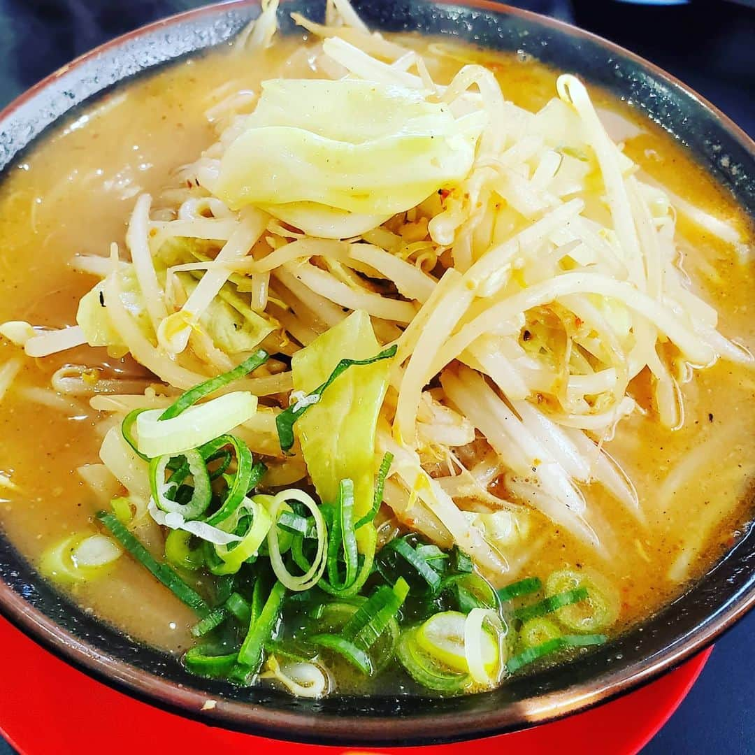 粉川真一さんのインスタグラム写真 - (粉川真一Instagram)「美味しい「野菜たっぷり味噌ラーメン」を頂いた！ 今日も一日頑張ろう！  #ラーメン　#中華　#味噌ラーメン　#野菜ラーメン」3月8日 15時09分 - mrt.kokawa