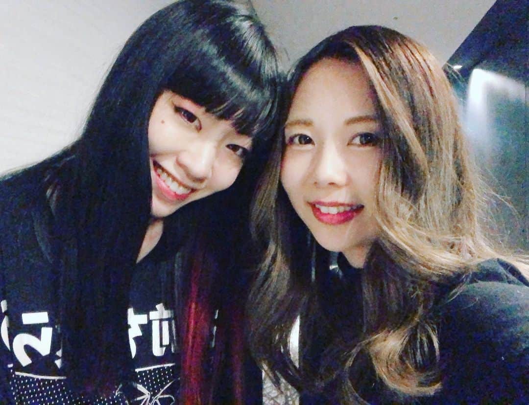 西村季里子のインスタグラム：「・ こんなに見た目の系統違うのに 趣味が合うから人生って面白い(大袈裟) またお揃いの服ゲトったから あした着るんだ〜〜🥱💕 めちゃくちゃ癖強いんだ〜〜🍣 #お揃い#どんどん増えていく #系統全然違う#趣味は合う #不思議#好きなもの面白いもの感覚一緒 #アンパンマンミュージアム#旅行 #行きたい#おしゅし#おしゅしだよ #YouTube#きなんちゃんねる #毎週日火木#今夜アップします#follow」