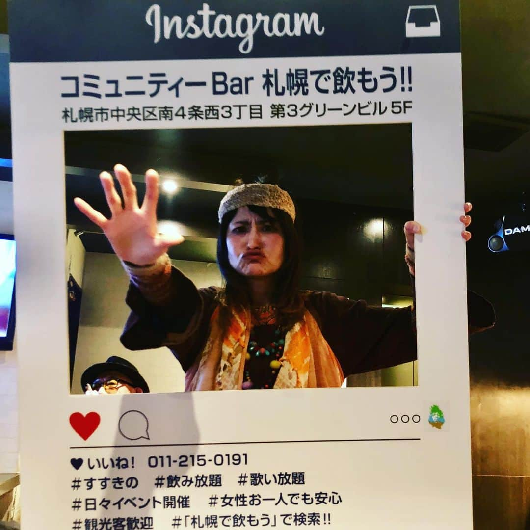 アンジェラ佐藤さんのインスタグラム写真 - (アンジェラ佐藤Instagram)「アンジェラ薄野回遊録その③  すすきのラーメン獅子王の濃厚温玉辛みそらーめんで舌鼓！そしてBARはしご！  #すすきの #獅子王 #ラーメン #濃厚で深みのあるスープ #温玉を割って混ぜるとこれまたまろやか #ツルッとプリシコな麺 #生姜をいれるとスープの輪郭が変わってキリッとしまる #お酒と惣菜の店万福でご飯大盛り #可愛い女の子がお料理作ってくれるのだよ #そしてコミュニティBAR札幌で飲もうにお邪魔 #久しぶり飲み過ぎた #ヒンナヒンナ #入店前にアルコール消毒や手洗いに気をつけなきゃね」3月8日 15時24分 - angela_satou