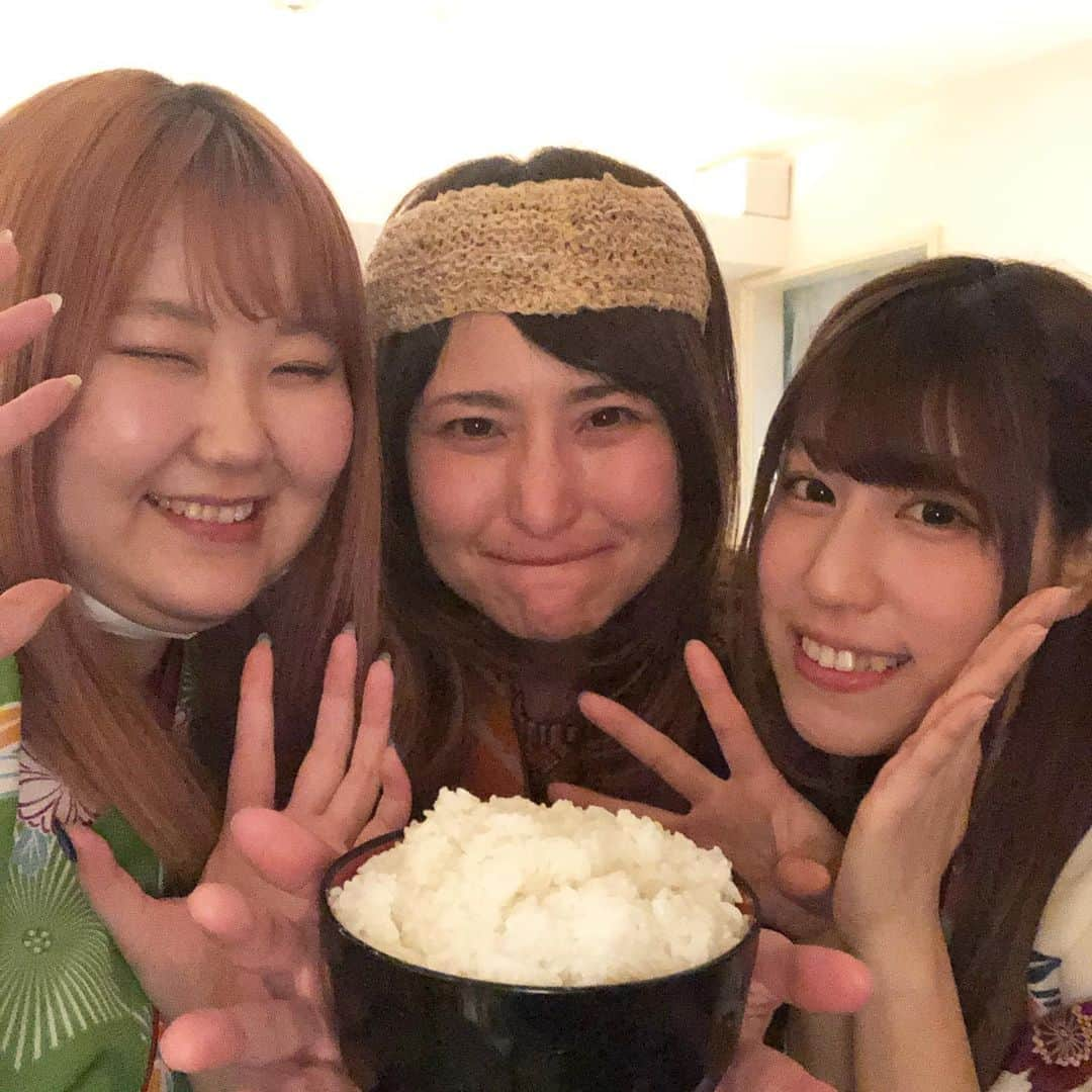 アンジェラ佐藤さんのインスタグラム写真 - (アンジェラ佐藤Instagram)「アンジェラ薄野回遊録その③  すすきのラーメン獅子王の濃厚温玉辛みそらーめんで舌鼓！そしてBARはしご！  #すすきの #獅子王 #ラーメン #濃厚で深みのあるスープ #温玉を割って混ぜるとこれまたまろやか #ツルッとプリシコな麺 #生姜をいれるとスープの輪郭が変わってキリッとしまる #お酒と惣菜の店万福でご飯大盛り #可愛い女の子がお料理作ってくれるのだよ #そしてコミュニティBAR札幌で飲もうにお邪魔 #久しぶり飲み過ぎた #ヒンナヒンナ #入店前にアルコール消毒や手洗いに気をつけなきゃね」3月8日 15時24分 - angela_satou