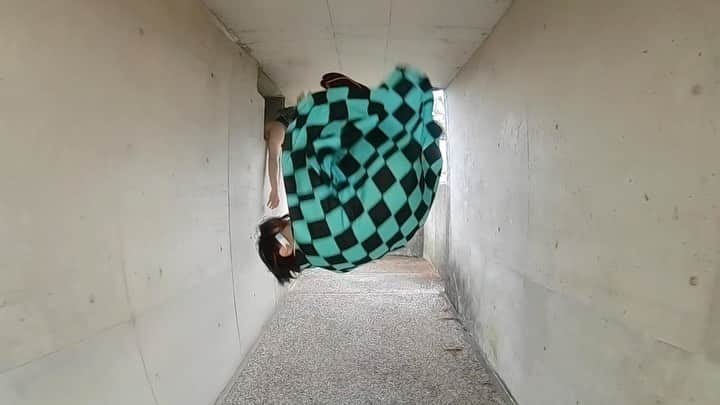 のインスタグラム：「鬼滅の刃コスで動いてきました✊  TikTokのまとめと撮影風景をYouTubeに上げたのでよかったら見てください🏃‍♂️ －－－－－－－－－－－－－－－－ 🎴 #竈門炭次郎 @_takumi_0113 ⚡️#我妻善逸 @haruharu99999 🐗 #嘴平伊之助 @ryu_drache 🌸 #栗花落カナヲ @hhhhi02 🦋 #胡蝶しのぶ @sana59.ice 🌊 #冨岡義勇 @parkour.hiroki 🌫 #時透無一郎 @hanaho_yamamoto 📸 @sato082 －－－－－－－－－－－－－－－－ #コスプレ #鬼滅の刃コスプレ #鬼滅　#コスプレ #コスプレイヤー #地毛注意 #kimetsunoyaiba #demonslayer #cosplay #parkour #freerunning #seeanddo #traceuse #traceur #running #flow #activity #movemet  #パルクール  #フリーランニング #トレーニング #趣味 #フィットネス #跑酷」