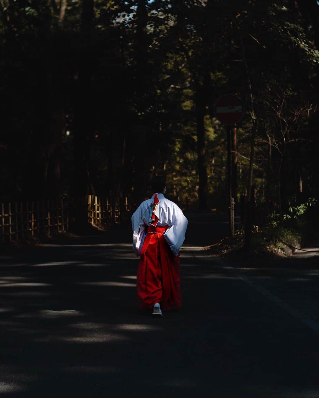 田村幸士のインスタグラム：「swipe↔️ It’s almost 100years. . #hellofrom #meijijingu  @leica_camera @leica_camera_japan」