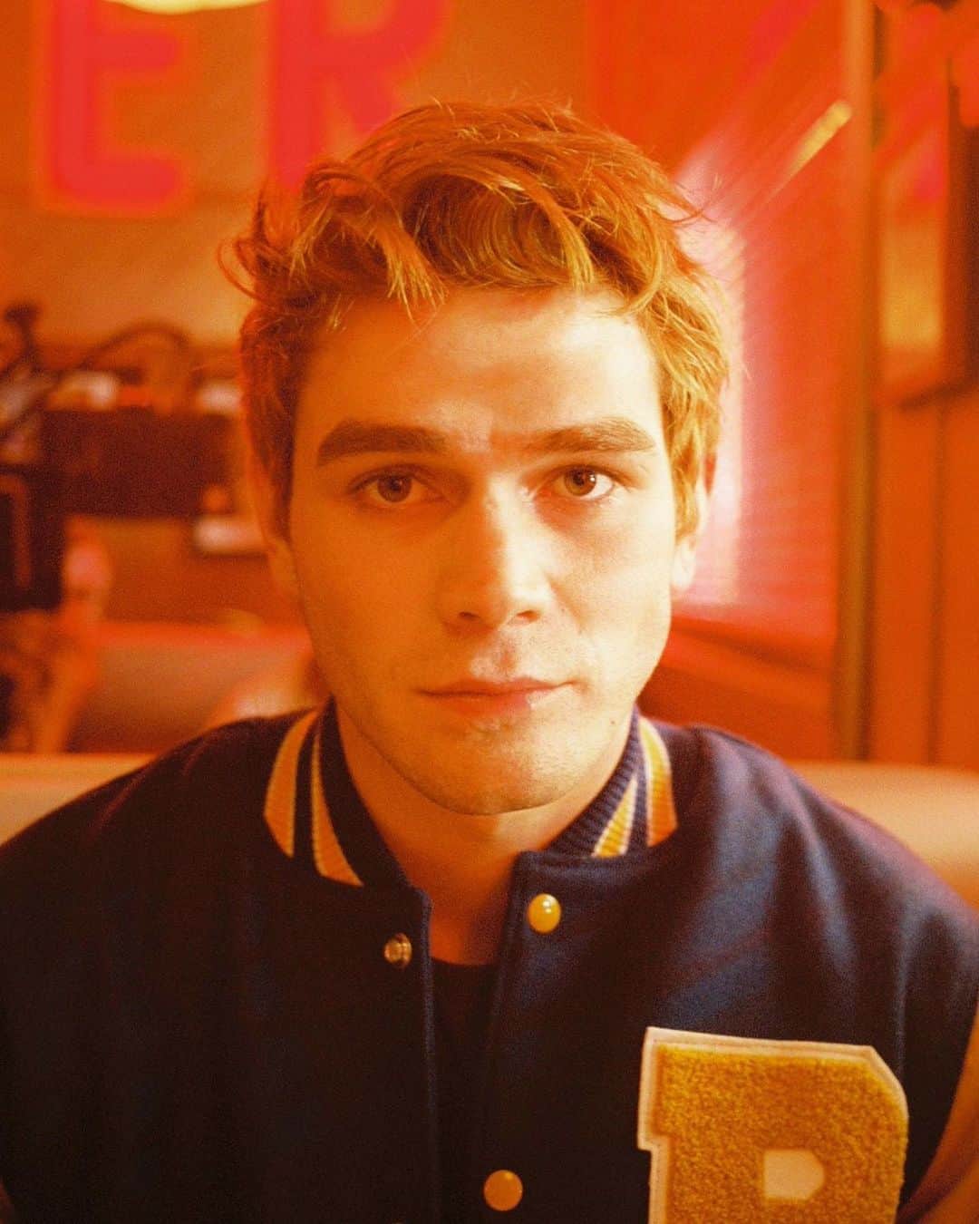 コール・スプラウスのインスタグラム：「🍊got a premiere tonight, sending congrats to @istillbelieve and the boy」