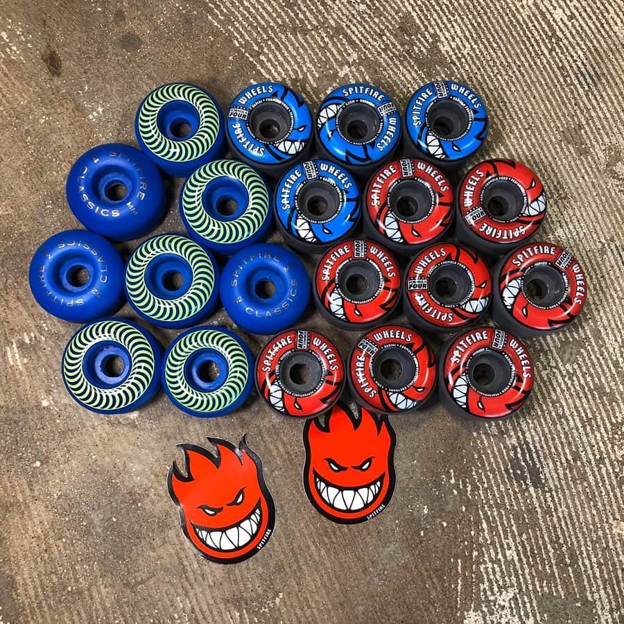 のインスタグラム：「SPITFIRE から新しいウィールの到着🔥🔥🔥 今回は Classic シリーズの青色とFormula Four Radial 99d,101dのグレー色が入荷✨ 普通の色に飽きたっていう方❗️ウィール新調してみてはいかがですか💁🏻‍♂️ @spitfirewheels #spitfirewheels #spitfire #skateboard #skateboarding #skater #カリフォルニアストリート #カリスト #スケートボード #スケボー #スケーター #californiastreet #calst」