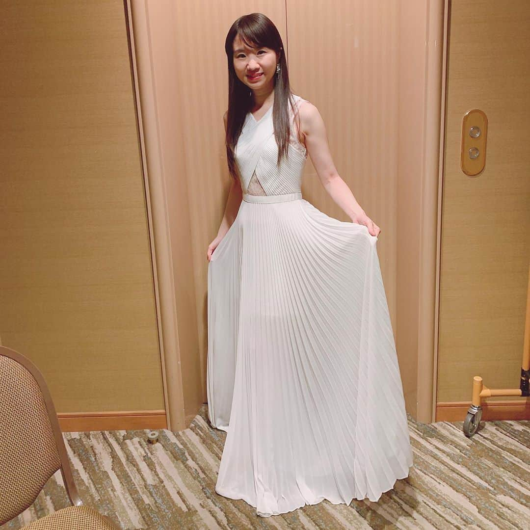 松岡みやびさんのインスタグラム写真 - (松岡みやびInstagram)「今日は、企業主催のソロコンサートでした！ Today,I had my solo concert. The audience wore flu musks,but the theater was filled to capacity.Thank you! お客様全員にマスクをお配りして…しかも雨だったけど…💦 2回公演とも満席でとっても喜んでいただきました💕  こんな不安なときだからこそ、ハープの音色で心安らかになってくださいますように…✨祈りをこめて。  スタッフの皆様、たくさんのお気遣いありがとうございました🙇‍♀️ #tadashi #bcbgmaxazria  #ドレス　👗 #ハープ #ミヤビメソード #松岡みやび #音楽 #ハープ #心理カウンセラー #miyabimatsuoka #harp #music #miyabimethod #コンサート」3月8日 16時39分 - miyabi_matsuoka