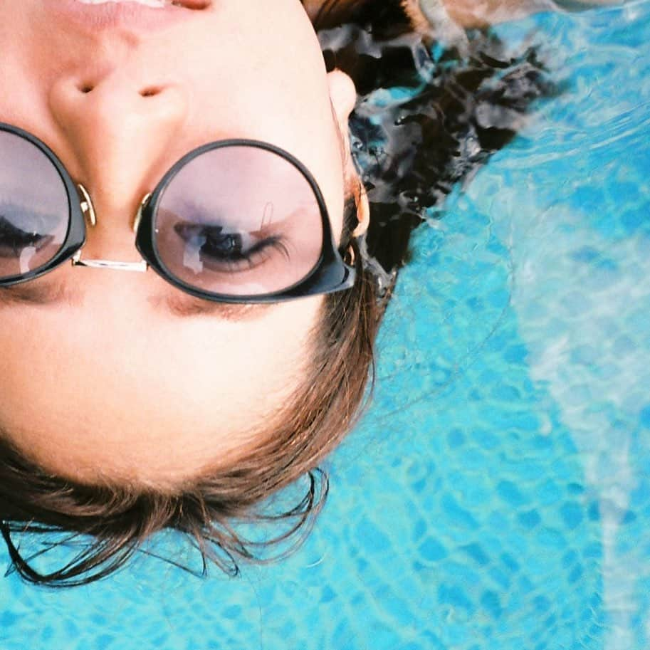 Aya（高本彩）さんのインスタグラム写真 - (Aya（高本彩）Instagram)「selfie□  #hawaii#photobyaya#pool#filmphotography #film #filmcamera #iso400」3月8日 16時46分 - aya_dream04