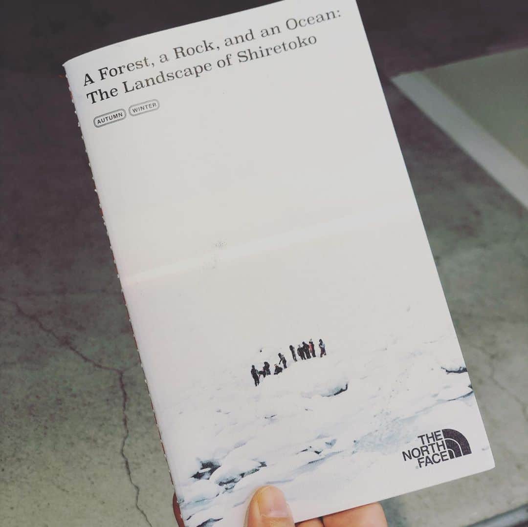 ハミルさんのインスタグラム写真 - (ハミルInstagram)「. ただいま。 . 朝から雑誌RICEで @rice.press  連載させてもろーてる”おいしいユリイカ”の 取材で、合羽橋の468(ヨーロッパ)さんへ。 @sushi468tokyo  大阪鮨のお店なのですよ。 次号のライス、お楽しみに。 . 取材終わって、茶空へ。 @jinnan.house  内田真美さんの柑橘の寒天は 3月14日までですよ！ . 15日から黒糖寒天に変わります！ 柑橘食べれるのは次の冬までお預け。 食べてない人はお早めに😊🍊🍊🍊 . 上出長右衛門の上出くん　@kamidekeigo  にオーダーしていた笛吹シリーズで、 スケボー、ラジカセ、DJ、 2代目長右衛門さんが入荷しました！ 茶空にて。 . そこアーティストdaichiroくんが離れの 掛け軸の仕上げにきてくれて、 そのままマスタードホテル並びのギャラリーへ 遊びにいく。 . 石川直樹さん　@straightree8848 と daichiroくん @daichiro_ の知床で 描かれた冊子いただく。 @thenorthface . 1日駆け抜けた日曜。 . 夕飯何作ろうかな。 . #おいしいユリイカ #ricepress #茶空 #468 #石川直樹 #新城大地郎」3月8日 16時48分 - haruhamiru