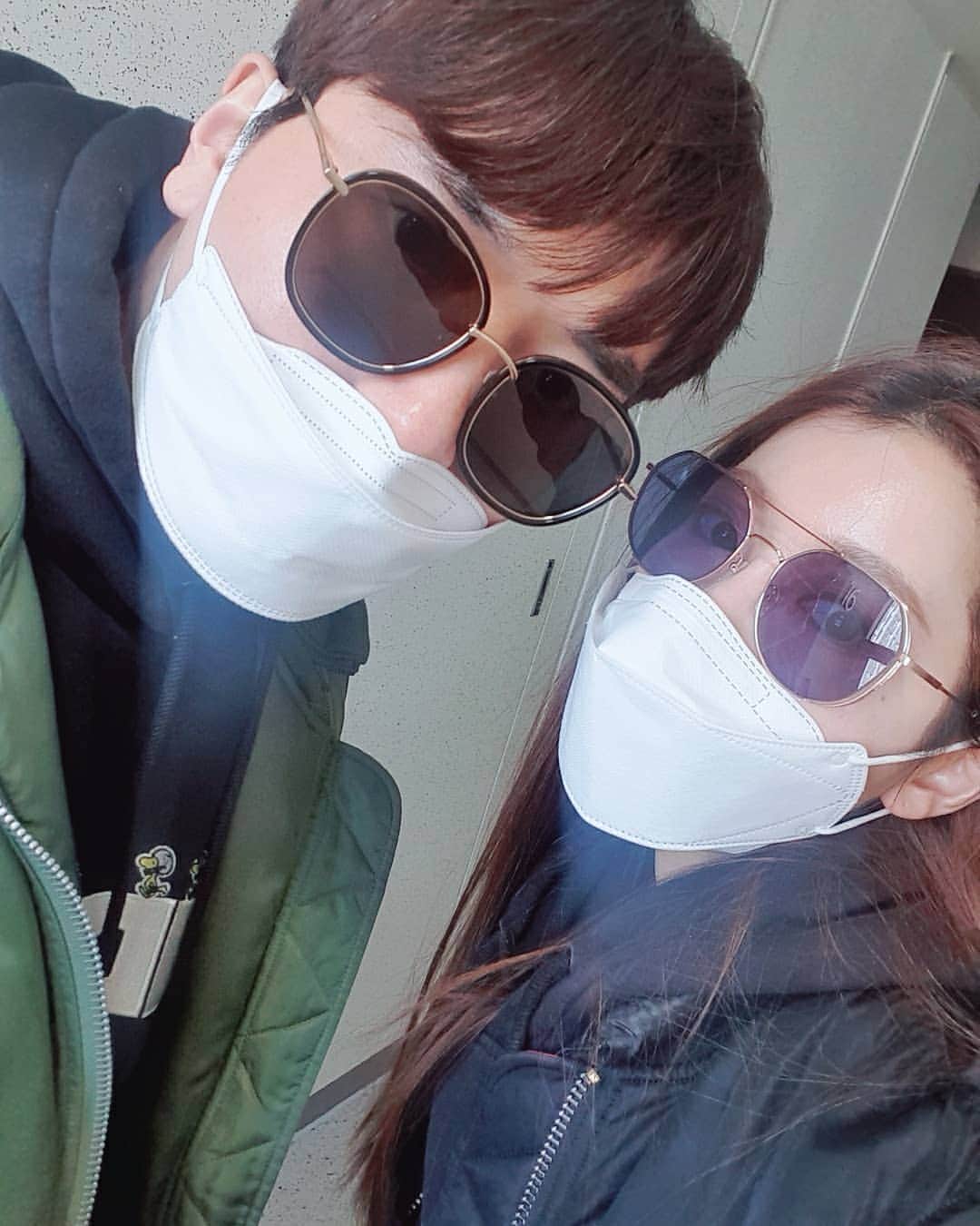 パク・ジュヒョンのインスタグラム：「남충이 등산과 목욕으로 기절시키고  오랜만에 둘이 산책👫」