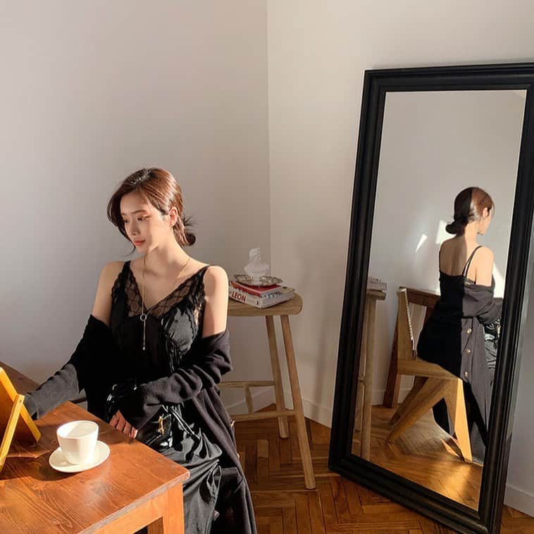 Chuuのインスタグラム：「고급스러운 레이스디자인으로 4계절 내내 레이어드 하기 좋은 원핏💋 #chuuseoul」