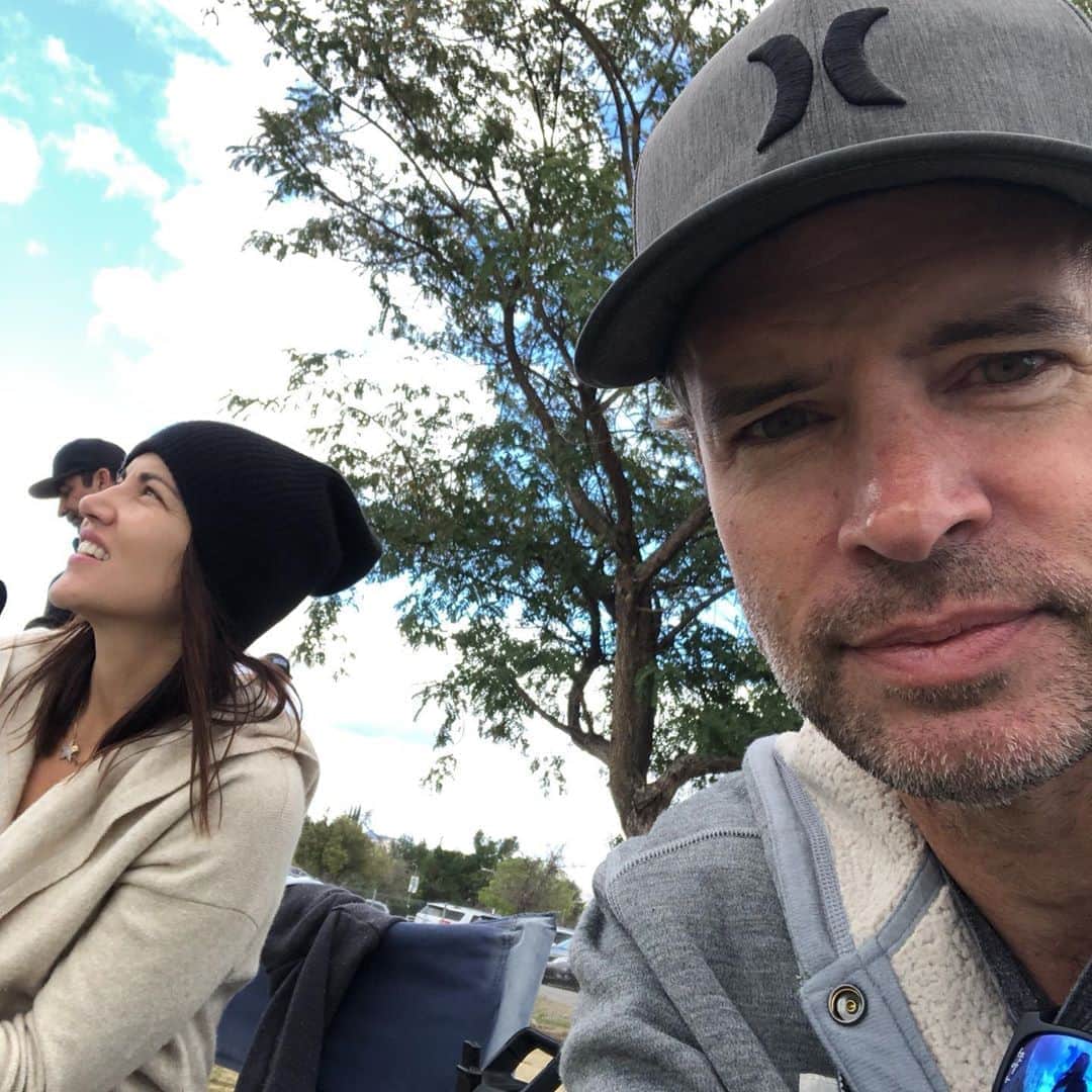 スコット・フォーリーのインスタグラム：「It’s #internationalwomensday today. This one, @themeanchick makes our lives better, holds our family together...and hates Sunday soccer games. I love her for so many reasons and never need a “day” to celebrate her, but with all the chaos that comes with three kids (and a husband), the scheduling and teaching, the scolding and snuggling, I’ll happily sing her praises out loud.」