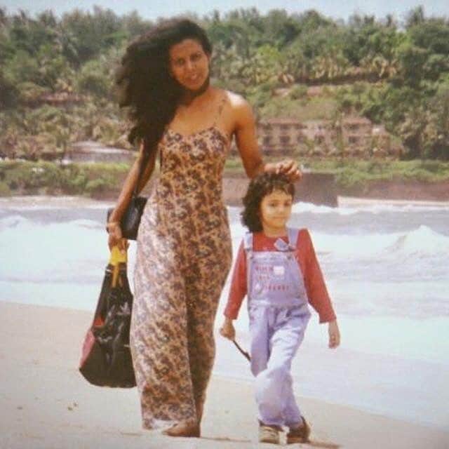 サミラ・ニコレットのインスタグラム：「Happy Women's Day to my mother and all the incredible women out there. My mother is my inspiration and my backbone. She’s very ambitious, hard working, resilient, extremely selfless and a strong independent woman who has single handedly raised me to be the person I am today imbibing all those qualities.❤️ #Happywomensday」
