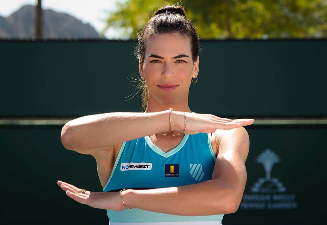 アイラ・トムリャノビッチのインスタグラム：「Each time a woman stands up for herself, without knowing it possibly, without claiming it, she stands up for all women. 👑  I hope we get to a point where everyday is International women’s day 👸🏻」