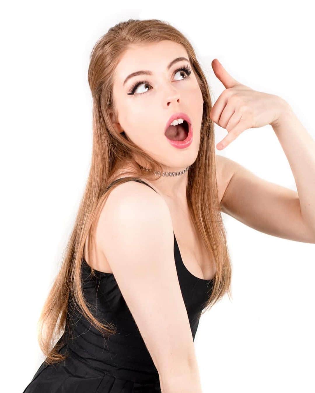 Amelia Gethingのインスタグラム：「Chewbacca called, he wants his dress back ☎️ - Photos taken and edited by my wonderfully talented uncle! @simonpepperphotography ♥️」
