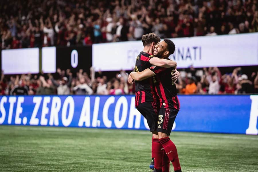 エマーソン・ハインドマンのインスタグラム：「3 points ✅  Felt great to be back home!」