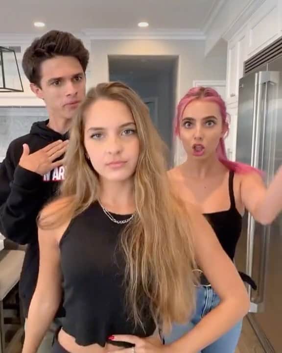 Brent Riveraのインスタグラム：「Is that martha dumtruck !?😂😂 throwback🙌🏼 @lexibrookerivera @lexihensler」