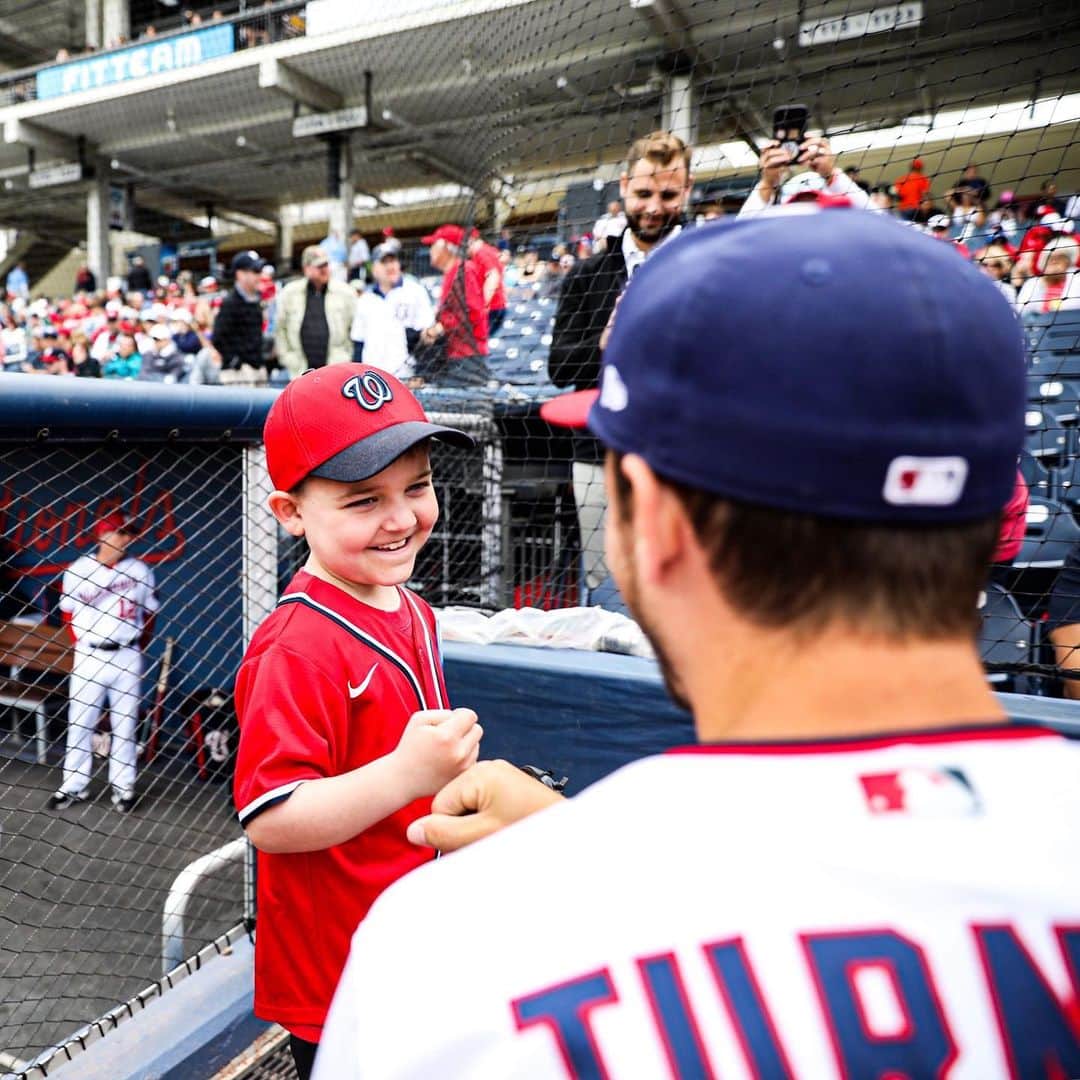 MLBさんのインスタグラム写真 - (MLBInstagram)「Before throwing out the first pitch at today's Nationals game, Drew had a catch with one of his favorite players, Trea Turner.」3月9日 3時22分 - mlb