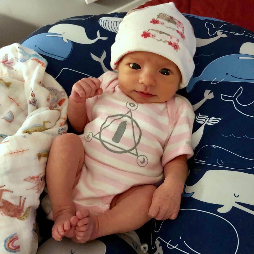 のインスタグラム：「Not long ago our Panic! family got a little bigger. Please welcome “Reiko Jo Pawlovich” ❤️ congratulations @danpawlovich & @mayatuttle .」