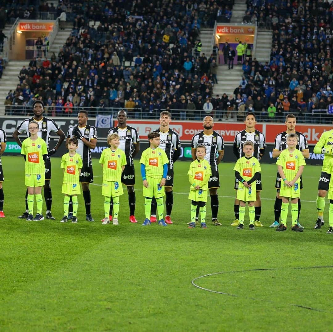 森岡亮太のインスタグラム：「・ We all worked really hard to get this very important 3 points! Well done to all! ・ #rcsc #jupilerproleague  #belgium」