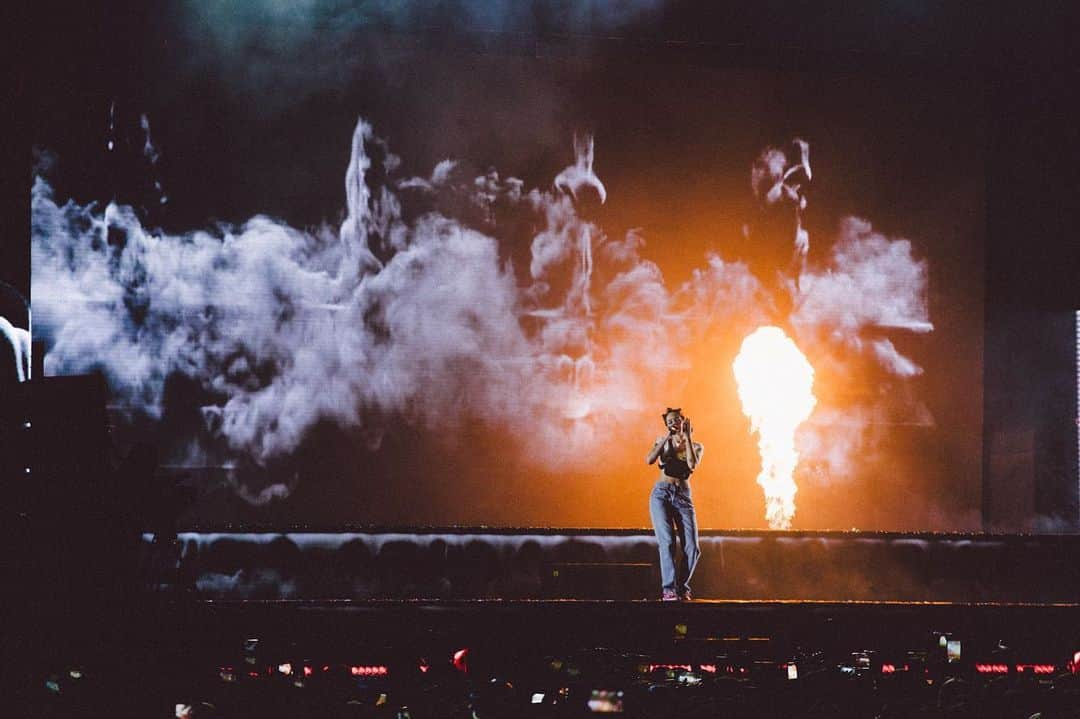 Halseyさんのインスタグラム写真 - (HalseyInstagram)「TONIGHT WE AT THE O2, LONDON! I am so excited!!!!!!! In the meantime more pics from Glasgow last night! 📷: @donslens」3月9日 3時49分 - iamhalsey