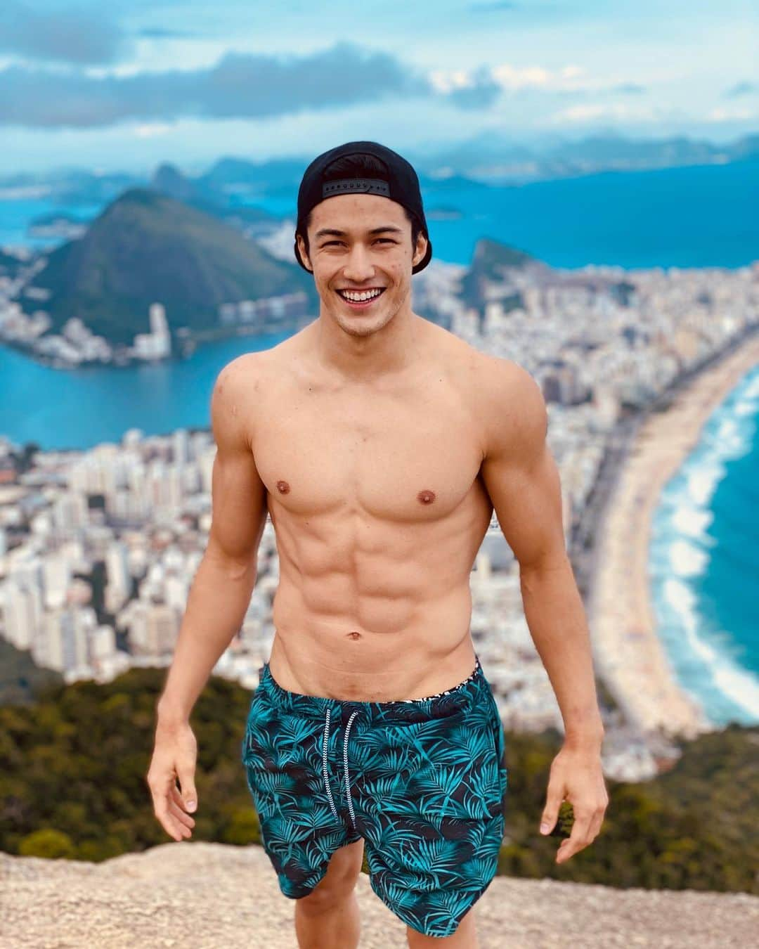 アルトゥール・オヤカワ・マリアノさんのインスタグラム写真 - (アルトゥール・オヤカワ・マリアノInstagram)「Morro Dois Irmãos, Rio de Janeiro 🇧🇷💪🏻 🔥 📸: @pedrocarlini @williammuinhos」3月9日 4時06分 - arthurnory