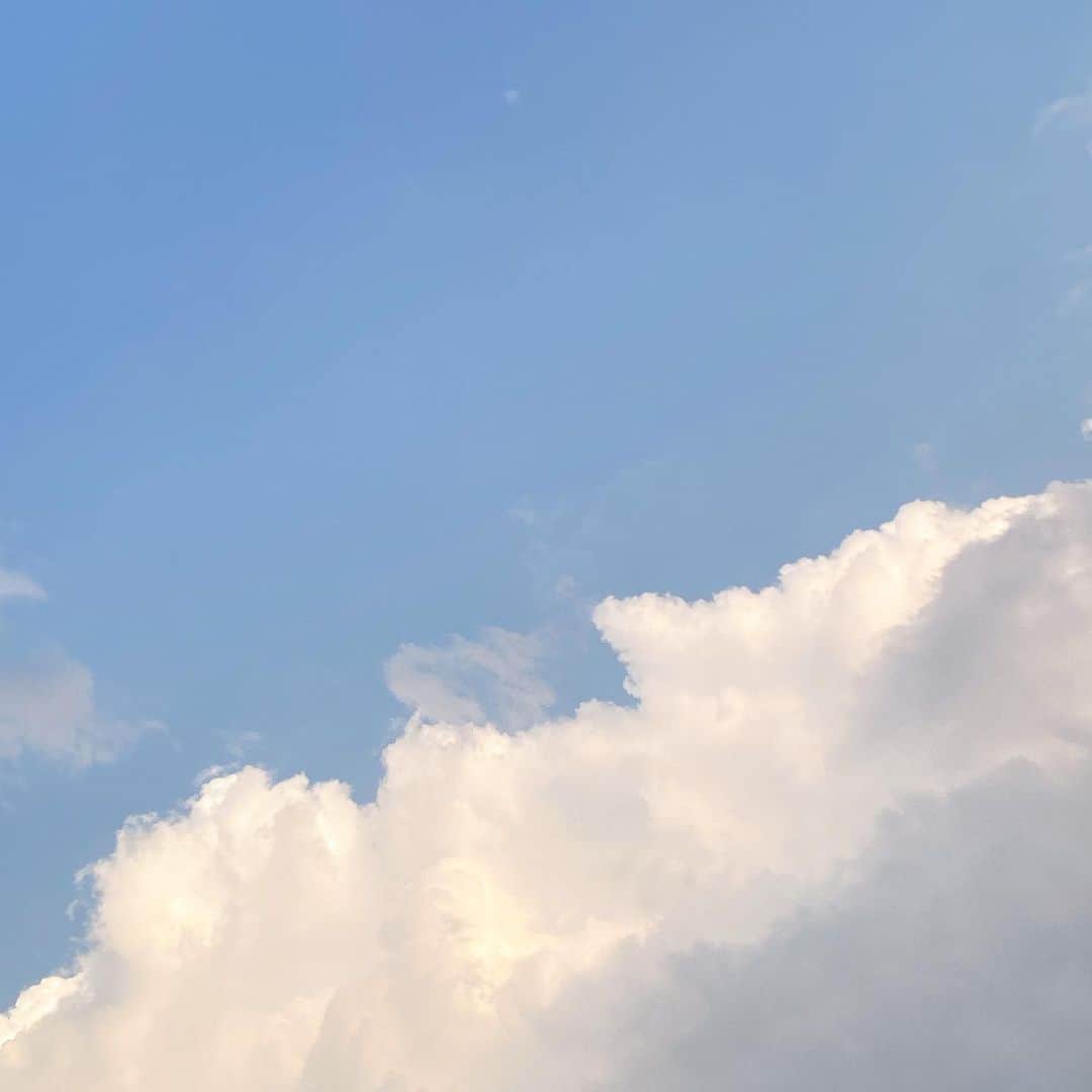 リウ・ウェンのインスタグラム：「☁️」