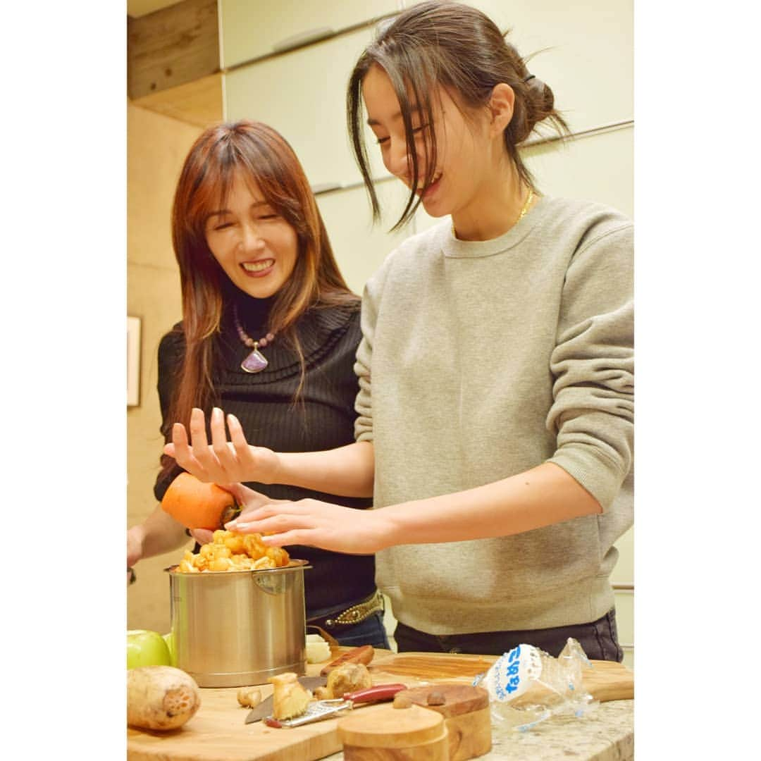 kokiさんのインスタグラム写真 - (kokiInstagram)「Cooking with mum ❤️ 📷  by sis」3月8日 19時13分 - koki