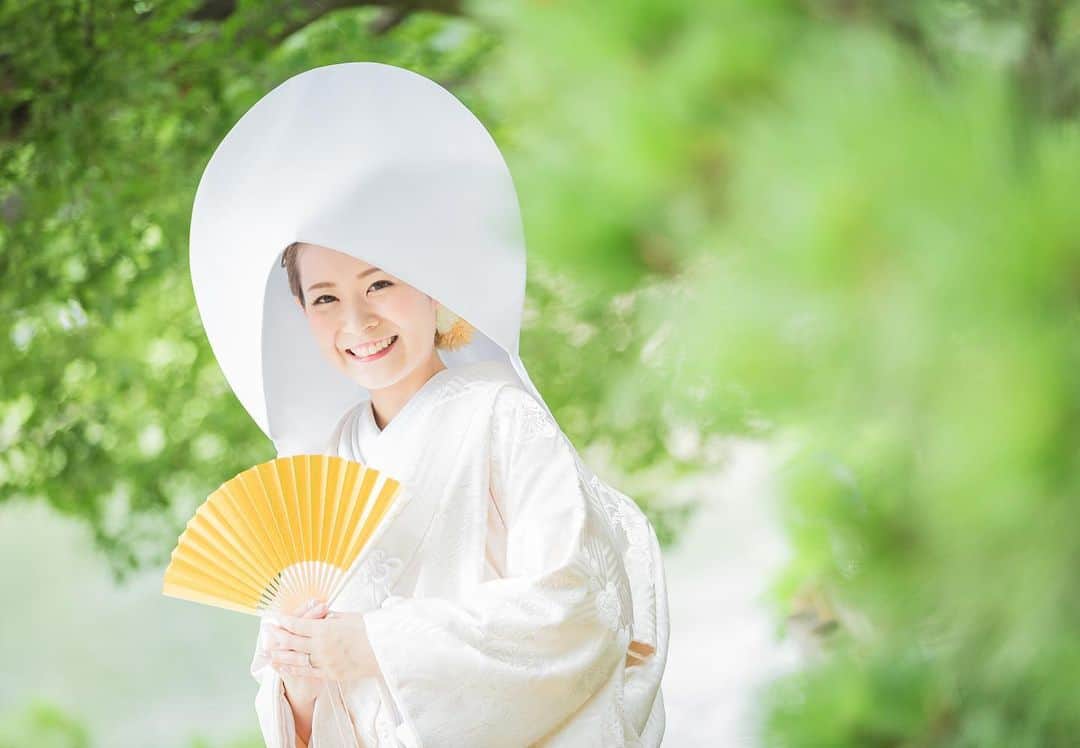 京都神社婚のインスタグラム：「嫁ぐ日のお衣装・白無垢☆ ・ ・ ・ ・ 京都神社婚は、衣装・着付け・ヘアメイク・当日のアテンド・写真撮影およびデータ・アルバムなど必要なものを全てセットで含んだサービスです◎ ・ ・ ・ お気軽に、挙式のこと、ご相談ください◎ ・ ・ ・ ・ #Kyoto#京都#Japan#和装#着物#白無垢#京都神社婚#和婚#神前式#神社挙式#結婚式#結婚#wedding#ウェディング#ブライダル#bridal#bride#結婚準備#結婚式準備#花嫁準備#プレ花嫁#花嫁#instawedding#幸せ#weddingphotographer#撮影#スタジオゼロ」
