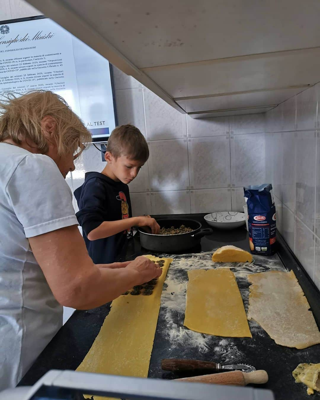 クラウディオ・マルキジオさんのインスタグラム写真 - (クラウディオ・マルキジオInstagram)「Tradizioni che continuano ❤️ AGNOLOTTI fatti in casa 😋 #familytime」3月8日 19時22分 - marchisiocla8