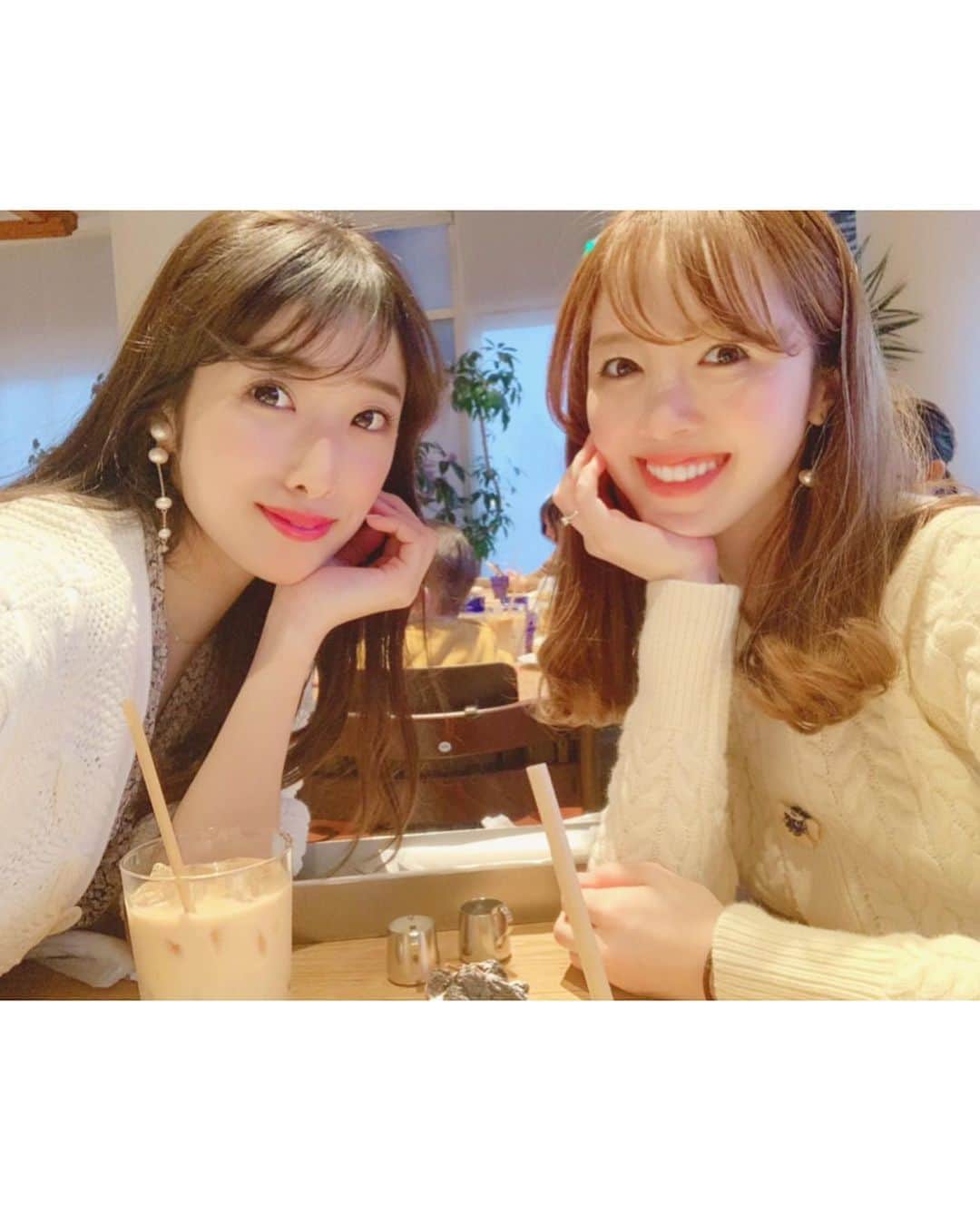 越馬千春さんのインスタグラム写真 - (越馬千春Instagram)「. . この前 @nonokagram とお茶した時の☕️💕 . . 先日通ってる 美馬メディカルエステ 小顔Labo (@mima_medical_esthe )で プラチナボディコースを受けてきました🌟 .  首・肩リンパマッサージ＋脚へのRF（ラジオ波・高周波）＋脚へのリンパマッサージが最高にスッキリするんです🙆‍♀️ . 肩首凝りも足の浮腫も冷えも解消出来て全身すっきりしますよ🌟 #美容 #beauty #小顔 #リンパマッサージ#小顔矯正 #リンパ #赤坂 #美馬メディカルエステ #小顔Labo #mimamedicalesthe#カフェ#お茶#千春の趣味」3月8日 19時26分 - chiharukoshiba