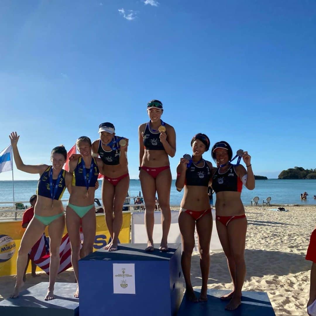 草野歩さんのインスタグラム写真 - (草野歩Instagram)「銅メダル🥉獲得しました！ チーム結成から、本当にたくさんの方にサポートしてもらってきました。まだまだこれからですが、今日はメダル獲得を仲間と一緒に喜びたいと思います‼️応援ありがとうございました‼️ #beachvolleyball #beach #ビーチバレー #PASONA #パソナ #日本体育大学 #NipponSportsScienceUniversity #NSSU #LuxotticaJapan #ルックスオティカジャパン #athletearomacare #アスリートアロマ #Auter #オーター #大学院 #phd  #phdstudents #コーチ学 #coaching #博士号 #デュアルキャリア」3月8日 19時37分 - kusano_ayumi