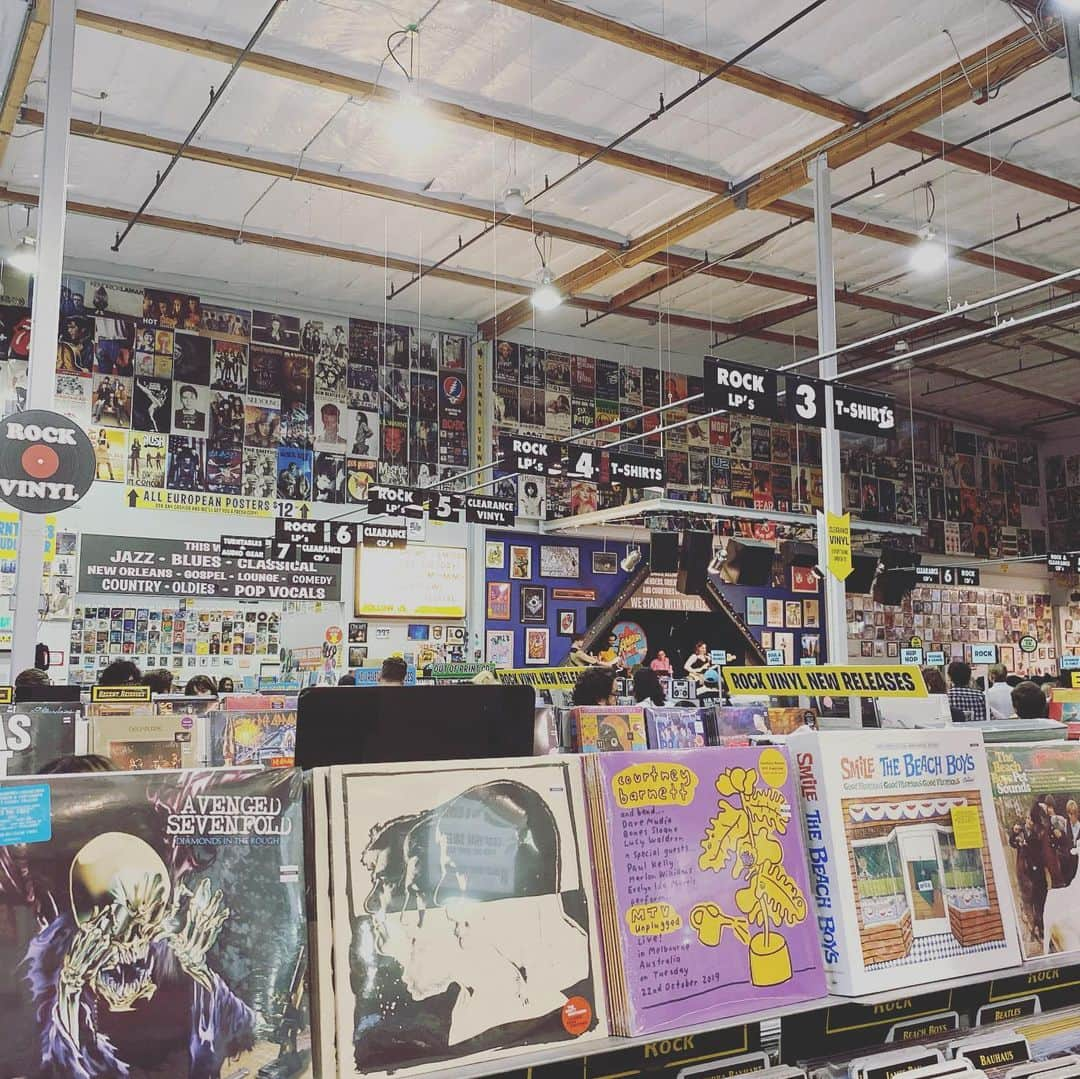 aiaiさんのインスタグラム写真 - (aiaiInstagram)「ロサンゼルスのレコード屋さん #amoeba  #amoebamusic  #amoebarecords  #ロサンゼルス  #ロサンゼルス観光  #losangeles  #los  #海外  #レコード  #レコード屋」3月8日 20時06分 - saltaiai