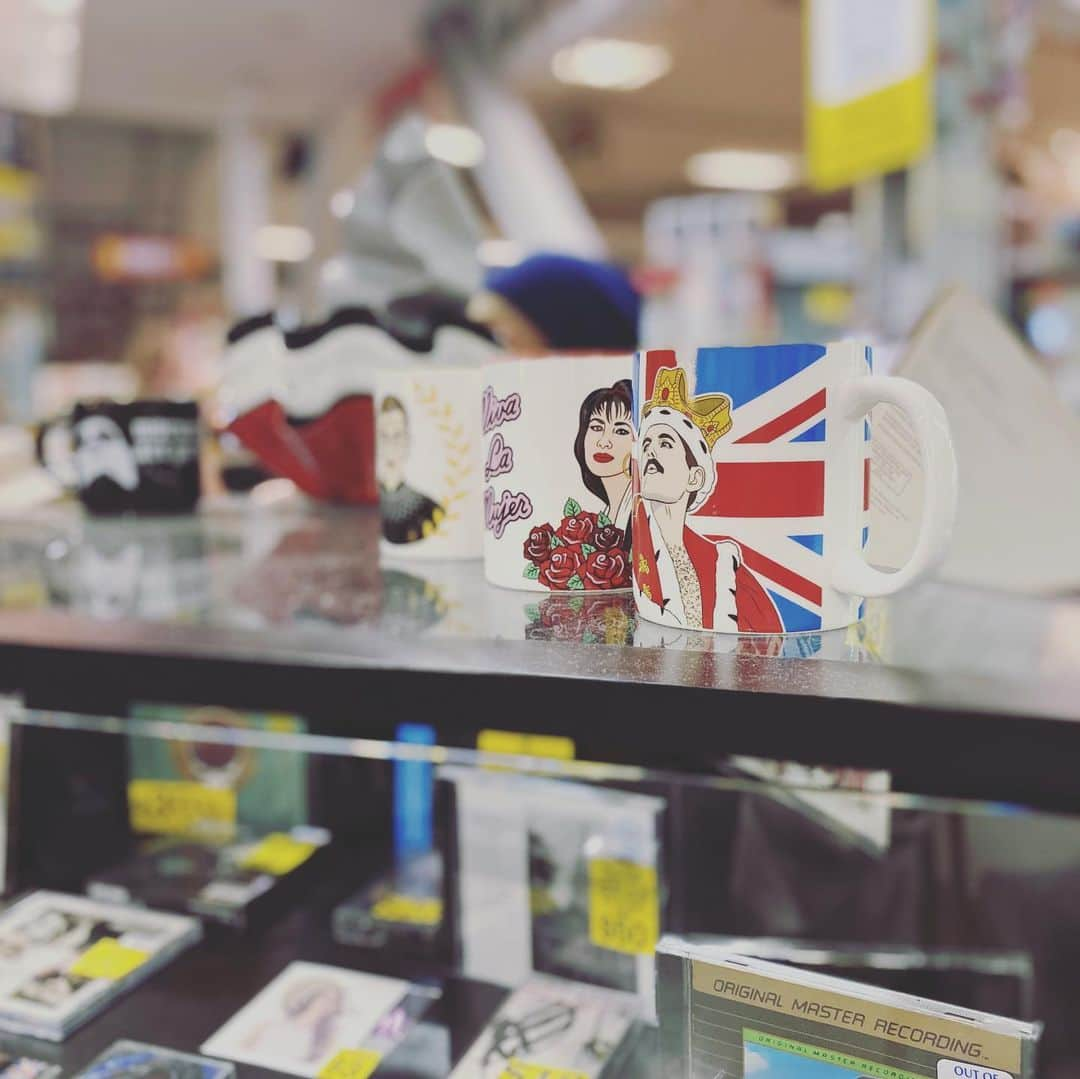 aiaiさんのインスタグラム写真 - (aiaiInstagram)「ロサンゼルスのレコード屋さん #amoeba  #amoebamusic  #amoebarecords  #ロサンゼルス  #ロサンゼルス観光  #losangeles  #los  #海外  #レコード  #レコード屋」3月8日 20時06分 - saltaiai