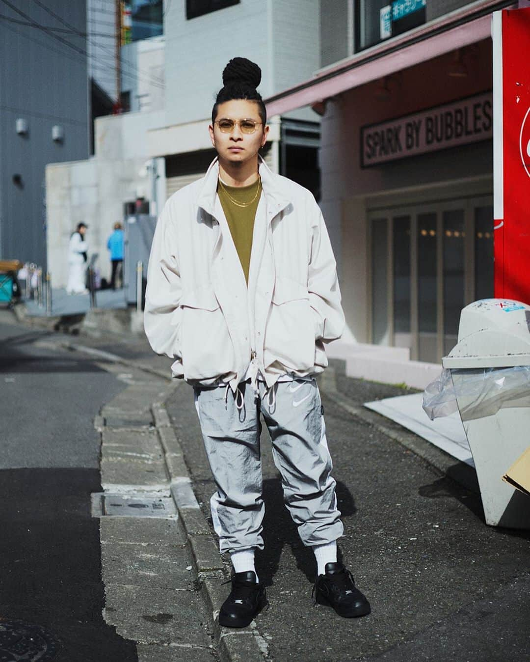 ビームスさんのインスタグラム写真 - (ビームスInstagram)「S/NAP スタッフ独自のスタイル提案！  TAKUMA ENDO @taaakuma @beams_shinmarunouchi  BLOUSON : BEAMS / ¥20,000 +TAX  JINICHIRO SUZUKI @jinichirooo @beams_ginza  BLOUSON : BEAMS / ¥25,000 +TAX PANTS : NIKE SPORTSWEAR / ¥13,000 +TAX SHOES : NIKE SPORTSWEAR / ¥10,000 +TAX  #beams #ビームス #スタイリング #コーディネート #コーデ #丸の内 #銀座 #ファッション #メンズファッション」3月8日 20時10分 - beams_official