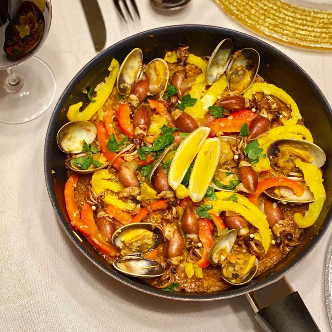 のインスタグラム：「大好きなホタルイカ食べたくて パエリア作ったよん🦑 簡単で美味しいよね🤤 #おうちご飯  #パエリア#🇪🇸 #cooking」