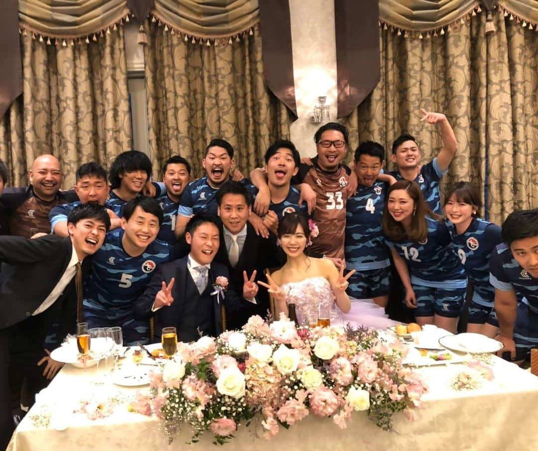 成田健人のインスタグラム：「やぎの結婚式 おめでとう🎊 最高に楽しい式だった！ #結婚式 #最高 #成田凌」