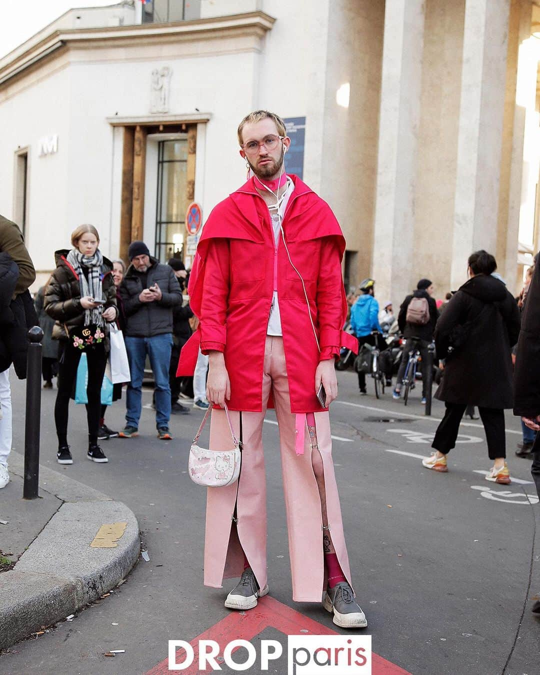 Droptokyoさんのインスタグラム写真 - (DroptokyoInstagram)「PARIS STREET STYLES #🇫🇷@drop_paris #streetstyle#droptokyo#paris#france#streetscene#streetfashion#streetwear#streetculture#tokyofashion#japanfashion#fashion#parisfashionweek#パリ#parisstreetstyle#parisfashion#pfw#2020aw#ストリートファッション Photography: @kyoheihattori」3月8日 21時00分 - drop_tokyo