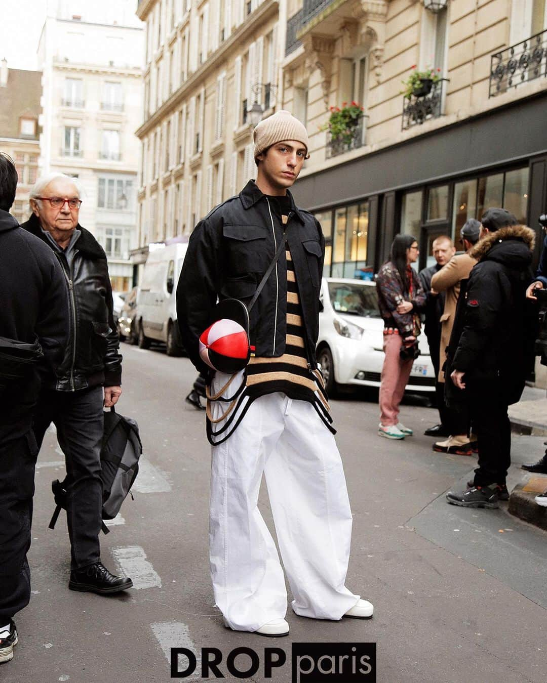 Droptokyoさんのインスタグラム写真 - (DroptokyoInstagram)「PARIS STREET STYLES #🇫🇷@drop_paris #streetstyle#droptokyo#paris#france#streetscene#streetfashion#streetwear#streetculture#tokyofashion#japanfashion#fashion#parisfashionweek#パリ#parisstreetstyle#parisfashion#pfw#2020aw#ストリートファッション Photography: @kyoheihattori」3月8日 21時00分 - drop_tokyo