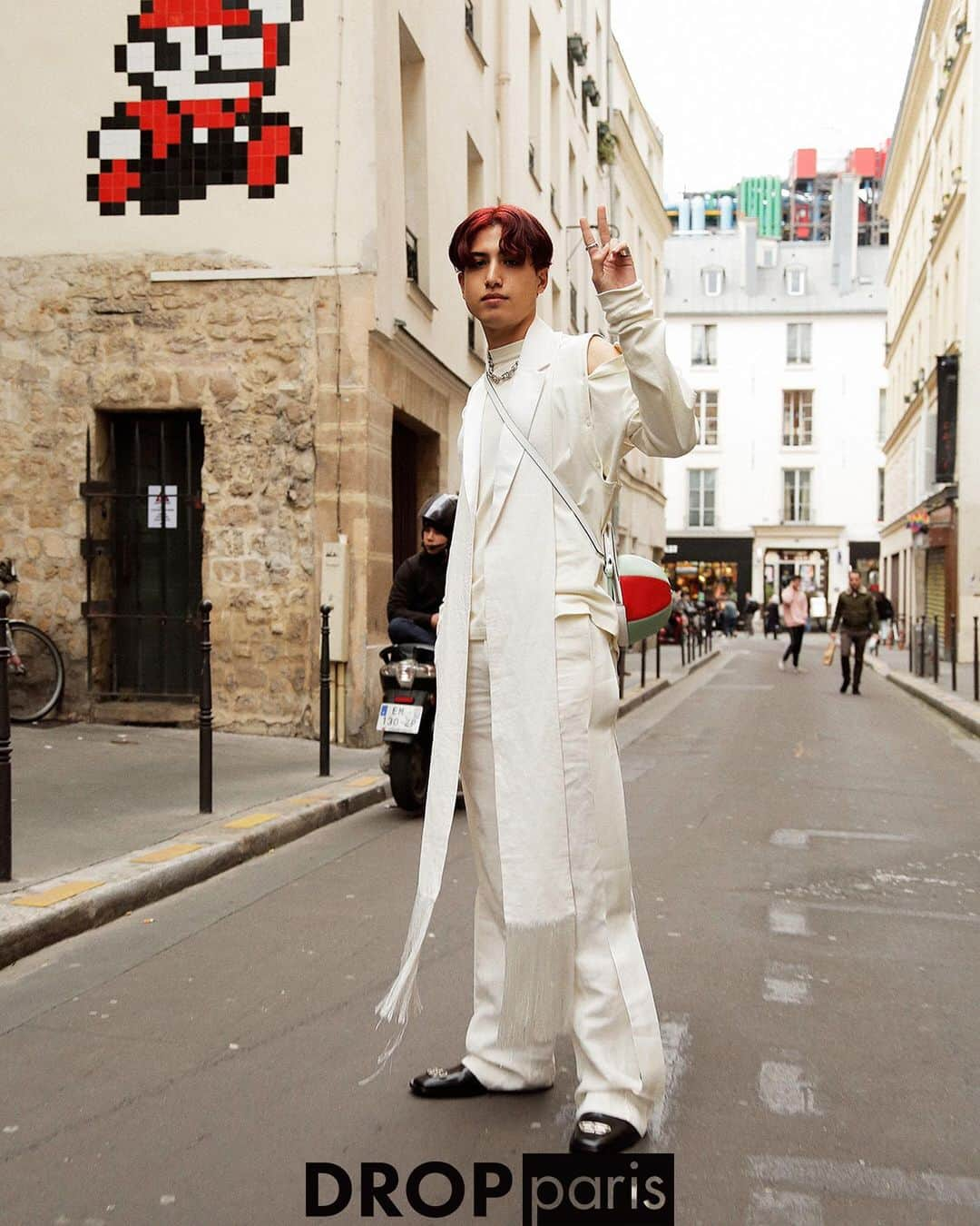 Droptokyoさんのインスタグラム写真 - (DroptokyoInstagram)「PARIS STREET STYLES #🇫🇷@drop_paris #streetstyle#droptokyo#paris#france#streetscene#streetfashion#streetwear#streetculture#tokyofashion#japanfashion#fashion#parisfashionweek#パリ#parisstreetstyle#parisfashion#pfw#2020aw#ストリートファッション Photography: @kyoheihattori」3月8日 21時00分 - drop_tokyo