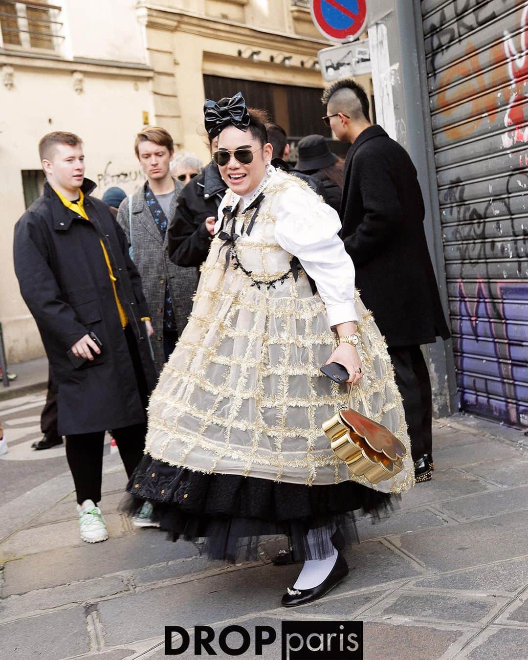 Droptokyoさんのインスタグラム写真 - (DroptokyoInstagram)「PARIS STREET STYLES #🇫🇷@drop_paris #streetstyle#droptokyo#paris#france#streetscene#streetfashion#streetwear#streetculture#tokyofashion#japanfashion#fashion#parisfashionweek#パリ#parisstreetstyle#parisfashion#pfw#2020aw#ストリートファッション Photography: @kyoheihattori」3月8日 21時00分 - drop_tokyo