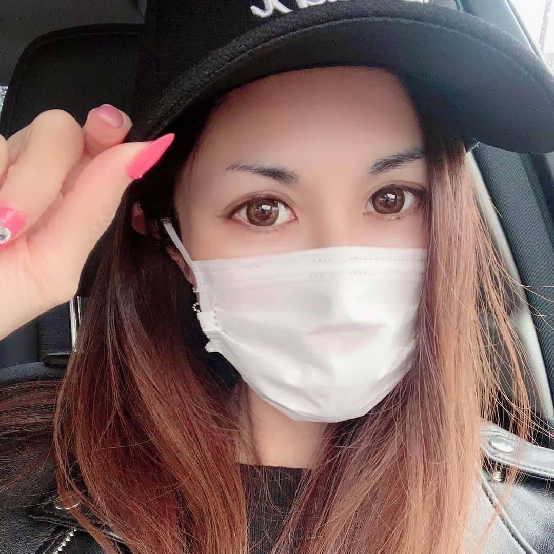 越野矢素子さんのインスタグラム写真 - (越野矢素子Instagram)「休日はスッピンでマスクをしているから口紅さえ塗らないから楽ちんです。 今日はお母さんと一緒にスーパーにお買い物🚗」3月8日 21時14分 - loversyaso
