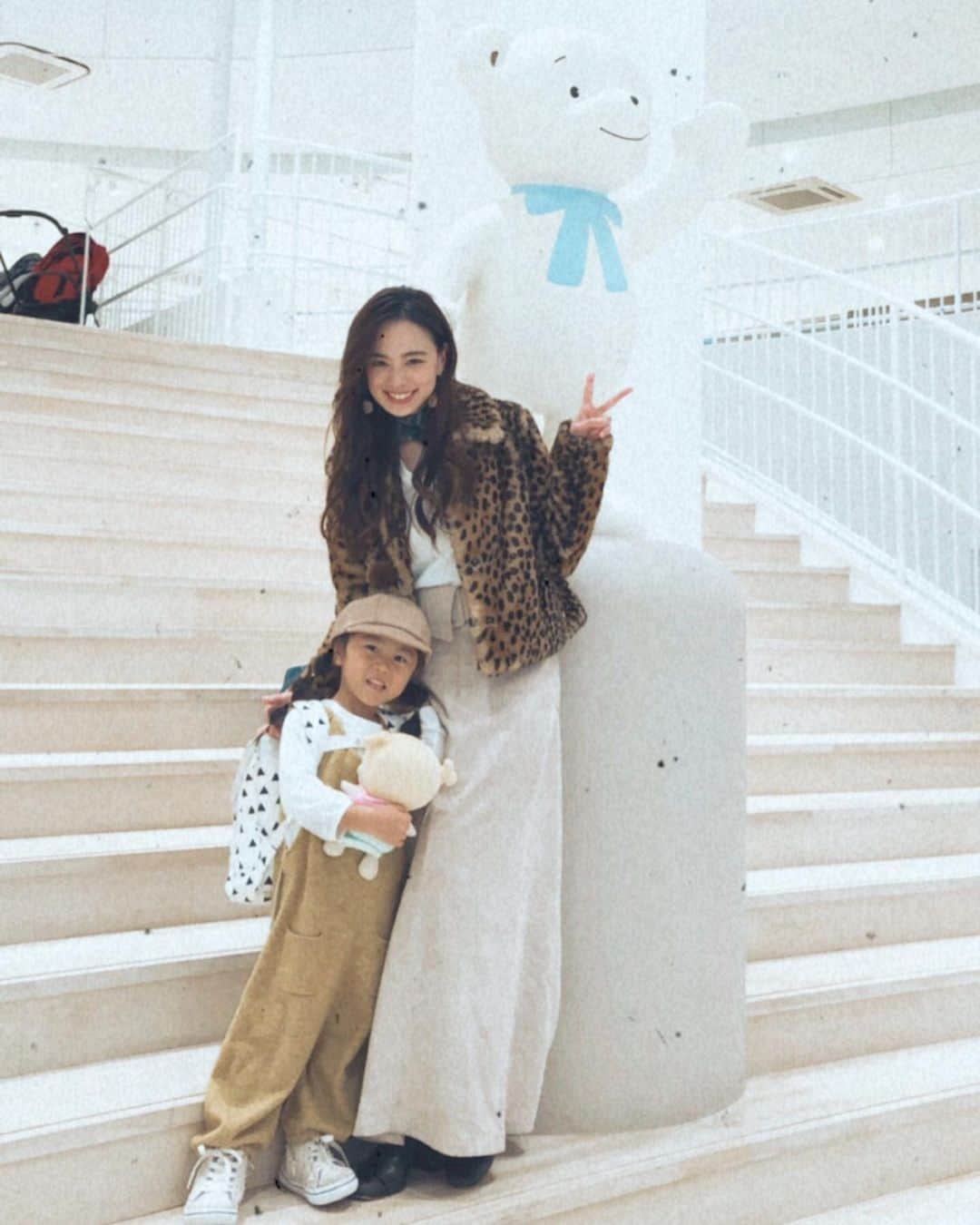 TANAKA SAKi 田中紗貴さんのインスタグラム写真 - (TANAKA SAKi 田中紗貴Instagram)「⋆﻿ まだ内緒🤫🎥﻿ ﻿ 公開まで楽しみにしててね👩🏻💓👧🏻﻿ ﻿ ﻿ ﻿ ﻿ #撮影#動画撮影﻿ #ヒョウ柄コートは映りませんw﻿ #男の子ママ#ママガール#ママモデル﻿ #モデル#田中紗貴」3月8日 21時46分 - sakiwo.523