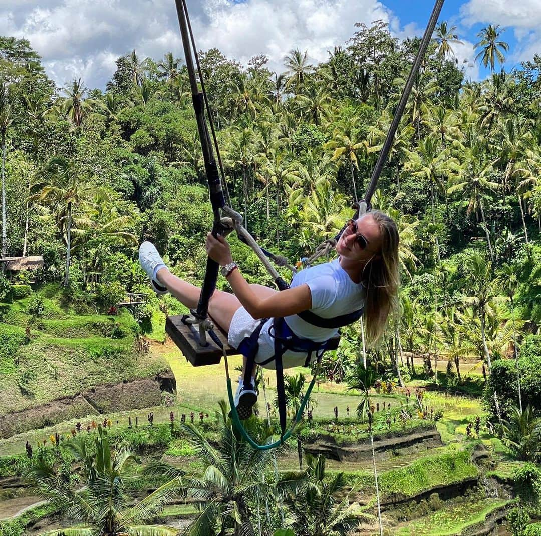 カタリナ・ゲルボルトさんのインスタグラム写真 - (カタリナ・ゲルボルトInstagram)「Всех женщин,девушек,девочек с 8 марта🌸🌼🌷💐Хочется пожелать счастья,любви,здоровья,солнечного настроения и позитива по жизни!ура😘#весна#женскийдень#восьмоемарта🌷」3月8日 21時46分 - katarina_gerboldt