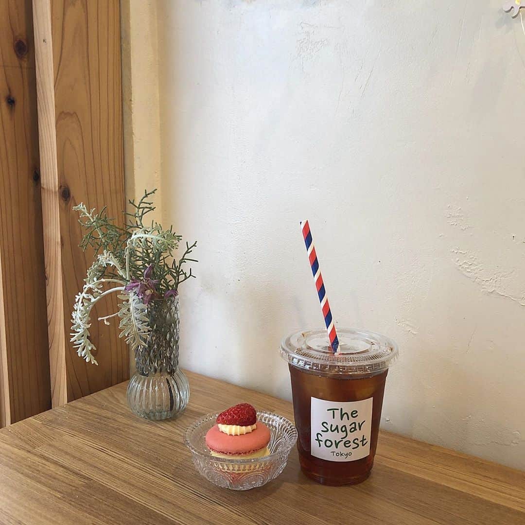 柏山奈々美のインスタグラム：「韓国まかろん。  #cafe #まかろん #マカロン　#カフェ巡り #cafestagram  #인스타그램 #카페 #카페스타그램 #카페그램」