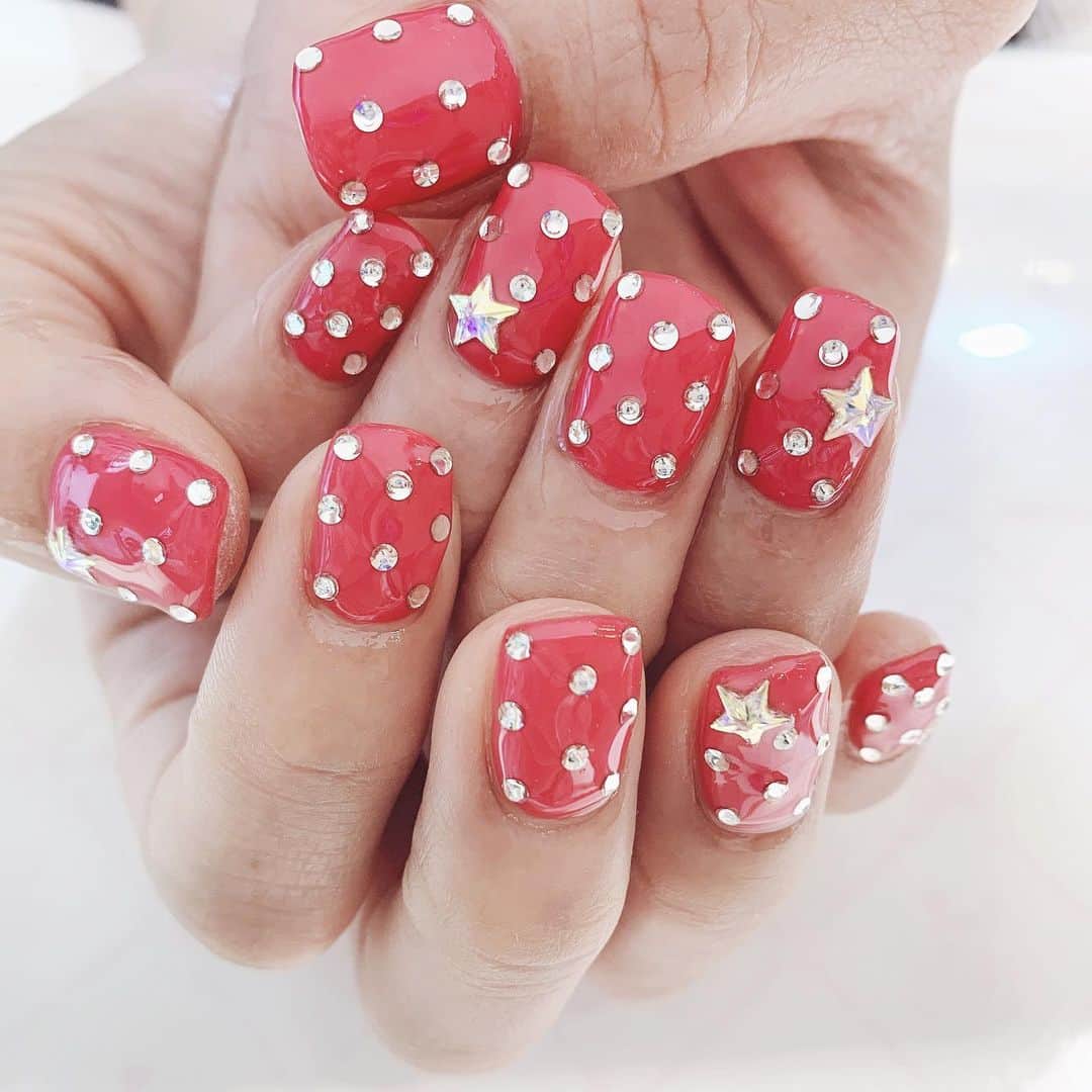 Jill&Loversのインスタグラム：「🍓 #jillandlovers #nail #nailart #paragel #gelneil#gel #ネイル #ネイルアート #me #look #love #かわいい」