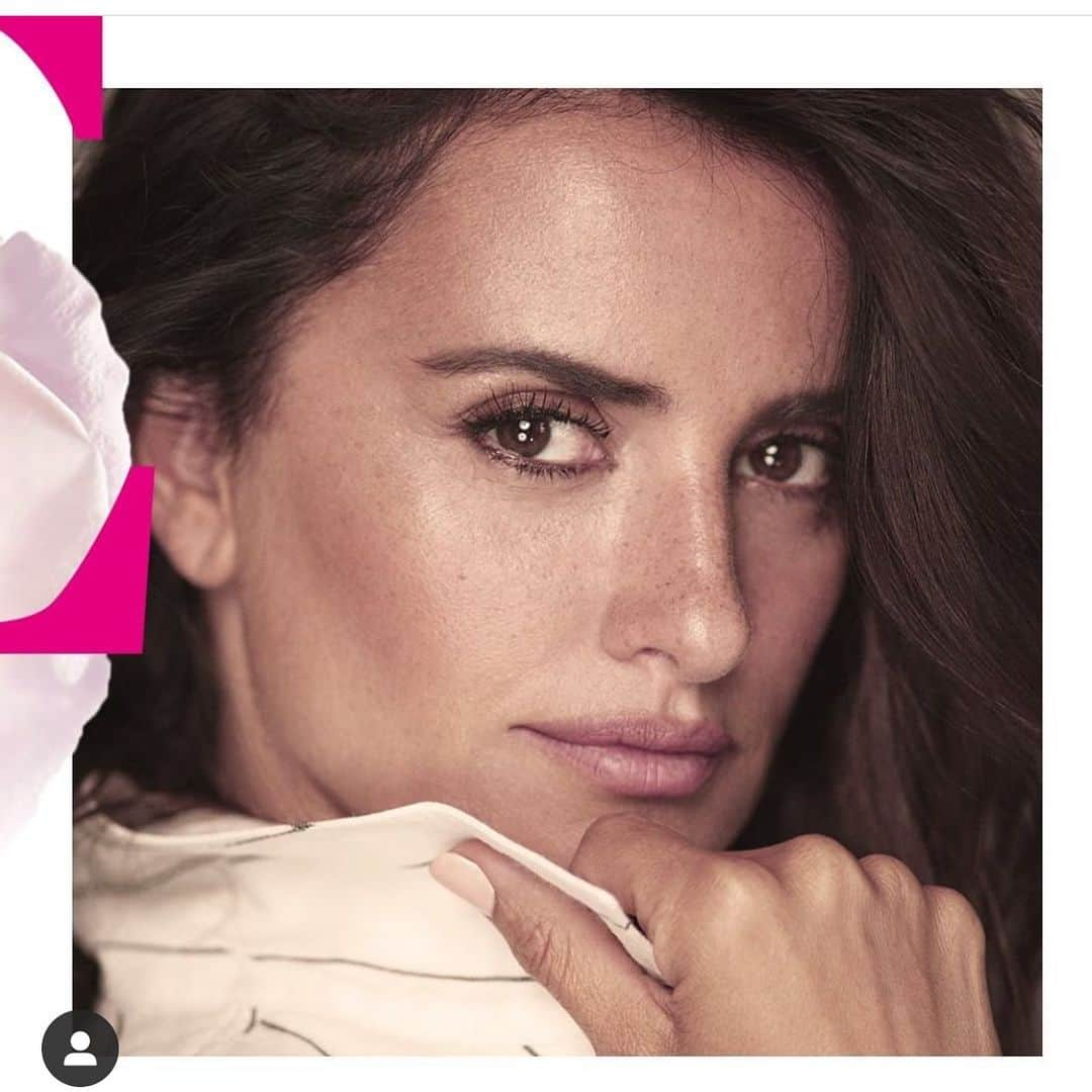 ペネロペ・クルスさんのインスタグラム写真 - (ペネロペ・クルスInstagram)「Lancôme is improving literacy skills and confidence in women worldwide though their program Write Her Future. I am happy to be able to take part in this important initiative for young women . Because education is a universal right. Education is freedom. Happy Women’s Day to all the courageous, amazing women out there.  Feliz de formar parte del programa de @lancomeofficial #writeherfuture #escribesufuturo. Un programa que está haciendo posible el acceso a la educación para mujeres jóvenes en situaciones extremadamente difíciles. Felicidades por esta acción tan importante. Porque la educación es libertad y es un derecho. Feliz #diadelamujer #8marzo #womensday #everydayiswomensday 💕」3月8日 22時07分 - penelopecruzoficial