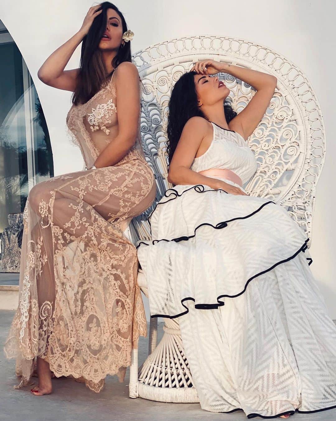 ヨランテ・ヴァン・カスベルヘンのインスタグラム：「🤍🤍sisters🤍🤍」