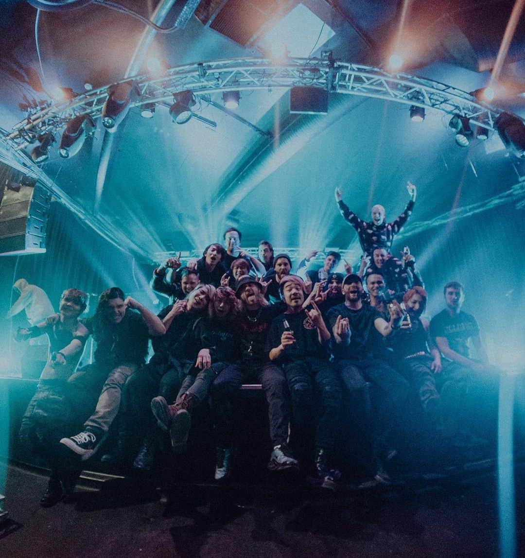 Tatsuya Amanoのインスタグラム：「Synchronicity tour 2020 EU/UK is over!﻿ ﻿ Thank you all our fans that came out to a show. Thank you for your support and love! Next time we put more something special! see you guys soooon!🤘🏻♡﻿ ﻿ Thanks to @oceangrovemelb and @black_futures it was fantastic to touring together🔥﻿ 📸 @murrydeaves」
