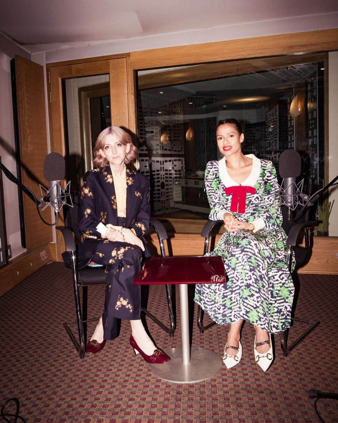 グッチさんのインスタグラム写真 - (グッチInstagram)「Together in a special #GucciPodcast episode for International Women’s Day and Women’s History Month, actress @gugumbatharaw and writer and activist Scarlett Curtis @scarcurtis discuss feminism and provoking conversation about gender equality. Hear them on the new episode of #GucciPodcast through link in bio. #InternationalWomensDay #WomensHistoryMonth @alessandro_michele #AlessandroMichele #IWD2020 Photos by @stephaniesiansmith」3月8日 22時26分 - gucci